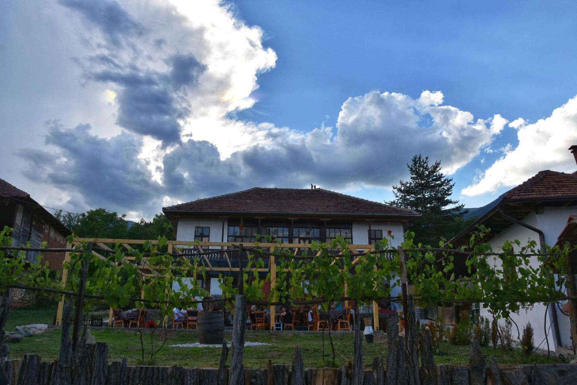 VratnicaCorbadziski An Ethno House住宿加早餐旅馆 外观 照片